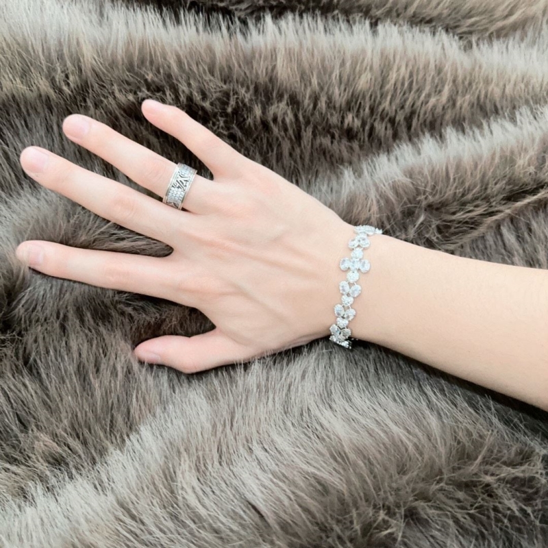 T*f*ny bracelets